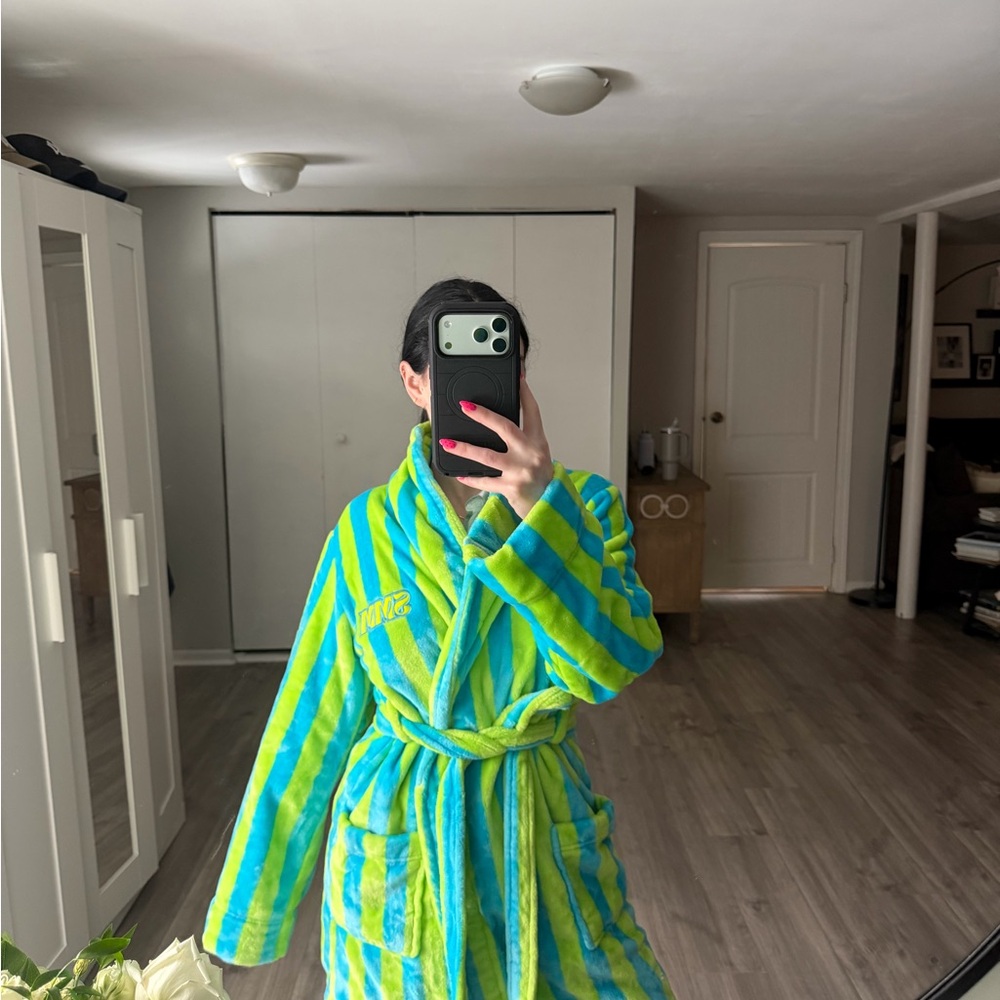 Strawberry milk mob bathrobe - Picture 2 of 5